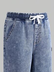 Tween Boy & Teenage Straight Leg Jeans, Mid-Blue Vintage Distressed Denim, Collegiate Style, Streetwear, Casual, Retro, Pop, Streetstyle, Embroidered Graphic, Collegiate Leather Patch, Straight Fit, Elastic Waist, Tapered Leg, Comfortable Cotton Denim, Stretchy, Soft, Suitable For Daily Wear, School, Commute, Gatherings, Home, Vacation, Back To School Season, Holidays, New Arrival For 2025 Autumn, Halloween, Christmas Real Madrid Jogging Teens