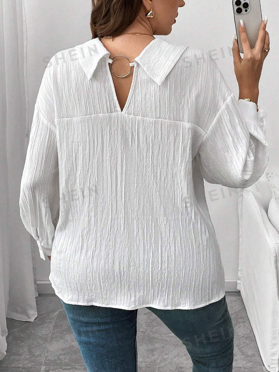 Flirla Blusa de unicolor con hebilla metálica hueca para cuello de mujer talla grande