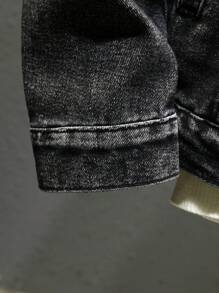 Manfinity LEGND Men's Loose Fit Washed Gray Street Wear Dark Denim Jacket With Letter Print, Casual Outerwear, For Boyfriend Gift, Going Out - Dark Grey - View 3