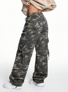 SHEIN ICON Jeans cargo con estampado de camuflaje con bolsillo con solapa con diseño con hebilla