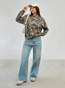 SHEIN PETITE 复古迷彩 Branch Street 休闲简约图案印花圆领宽松长袖女式运动衫，适合毕业、返校服装、毕业、教师服装，秋冬返校 - 彩色 - 查看 3