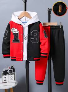 SHEIN 2 件/套年轻男孩简约棒球夹克和拼色慢跑裤，适合日常穿着、上学、秋冬季的家庭装。这款保暖内衬运动衫为室内和室外穿着提供额外的温暖。简约的设计很时尚，印花装饰增添了一丝时尚感。这套是衣柜里的必备单品。 - 彩色 - 查看 7