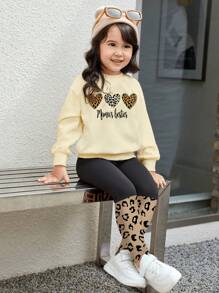 SHEIN Leap Crew 2 件年轻女孩心形豹纹休闲圆领长袖运动衫和紧身裤套装，适合秋冬季