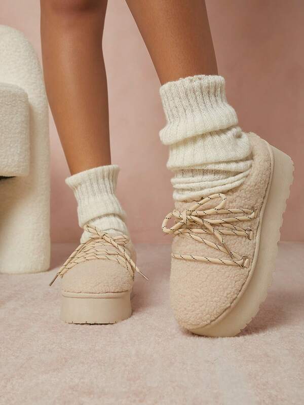 SHUZIA Sandalias planas de suela sólida con cordones y forro de sherpa suave y esponjoso en color beige, ideales para el día a día, Navidad, vacaciones y otoño e invierno