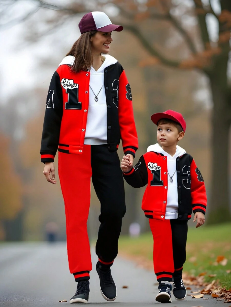 SHEIN 2 件/套年轻男孩简约棒球夹克和拼色慢跑裤，适合日常穿着、上学、秋冬季的家庭装。这款保暖内衬运动衫为室内和室外穿着提供额外的温暖。简约的设计很时尚，印花装饰增添了一丝时尚感。这套是衣柜里的必备单品。 - 彩色 - 查看 1