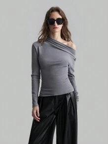Ontre Dames Zwarte Asymmetrische Hals Gerimpelde Lange Mouw Getailleerde Top Off The Shoulder Shirt