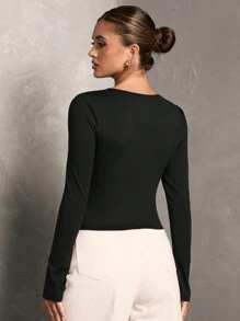 SHEIN BAE 女士纯棕色 V 领长袖扭纹前部休闲/办公室通勤 T 恤，简约设计，适合日常穿着，秋冬季 - 黑色 - 查看 2