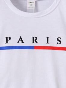 SHEIN Letni chłopięcy T-shirt z graficznym napisem i krótkimi spodenkami