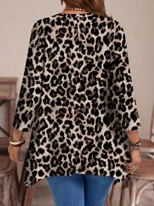 EMERY ROSE Plus Size Women Leopard Print Round Neck Loose Asymmetrical Hem 3/4 Sleeve T-Shirt, Suitable For Autumn/Winter
