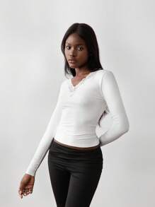 TRNVIE 1pc Women'sSimple V-Neck Lace Patchwork Long Sleeve Tight Fitted T-Shirt, White, Versatile Christmas & Winter Wear For Spring Outfit