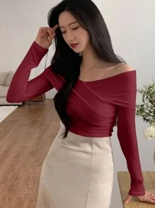 DAZY 休闲简约露肩荷叶边长袖T恤，适合秋季穿着，露肩上衣，秋季女装外出上衣 - 酒紅色 - 查看 4