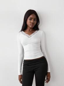 TRNVIE 1pc Women'sSimple V-Neck Lace Patchwork Long Sleeve Tight Fitted T-Shirt, White, Versatile Christmas & Winter Wear For Spring Outfit