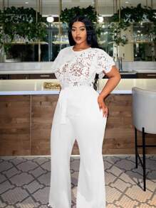 Slaydiva 大码女式蕾丝拼布圆领短袖优雅连体裤 - 白色 - 查看 4