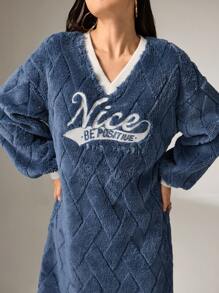 Mulvari 1 件女式 V 领字母刺绣长袖中长连衣裙