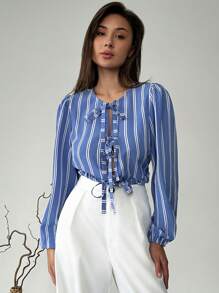 Aloruh 全新复古优雅蓝白条纹印花圆领前系带泡泡袖罩衫，百搭设计