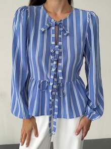 Aloruh 全新复古优雅蓝白条纹印花圆领前系带泡泡袖罩衫，百搭设计