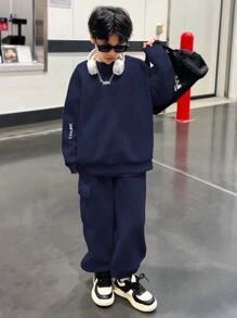 Zikori Little Byeori 2 件套青少年男孩休闲韩版字母印花圆领连帽衫运动衫和宽松抽绳腰裤，保暖内衬加厚 - 藏蓝色 - 查看 3