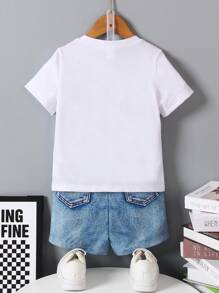 SHEIN Letni chłopięcy T-shirt z graficznym napisem i krótkimi spodenkami