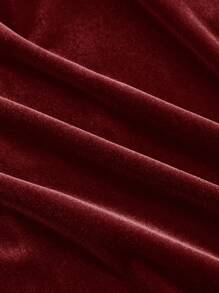 SHEIN MOD فستان مخملي ذو رقبة قلب والتوهج في الأكمام والطيات في الصدر بنمط رجعي مقاس كبير باللون الأحمر - عنابي اللون - مشاهدة 4