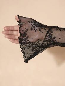 SHEIN BAE Plus Size Women Sweet And Sexy Lace Ruffle Trim Crop Top, Suitable For Party, Date And Luncheon - Black - View 9