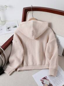 SHEIN Tween Girl 秋冬毛衣，全新时尚设计，黑色 3D 蝴蝶结和线条图案装饰，优雅时尚，柔软卡其色面料，穿着舒适保暖。连帽，宽松设计，街头风，超大廓形，分层立体，工艺精湛。适合居家、郊游、节日聚会、家庭聚会。活泼可爱，可搭配裙子或裤子，展现不同的时尚女孩造型。 - 卡其色 - 查看 2