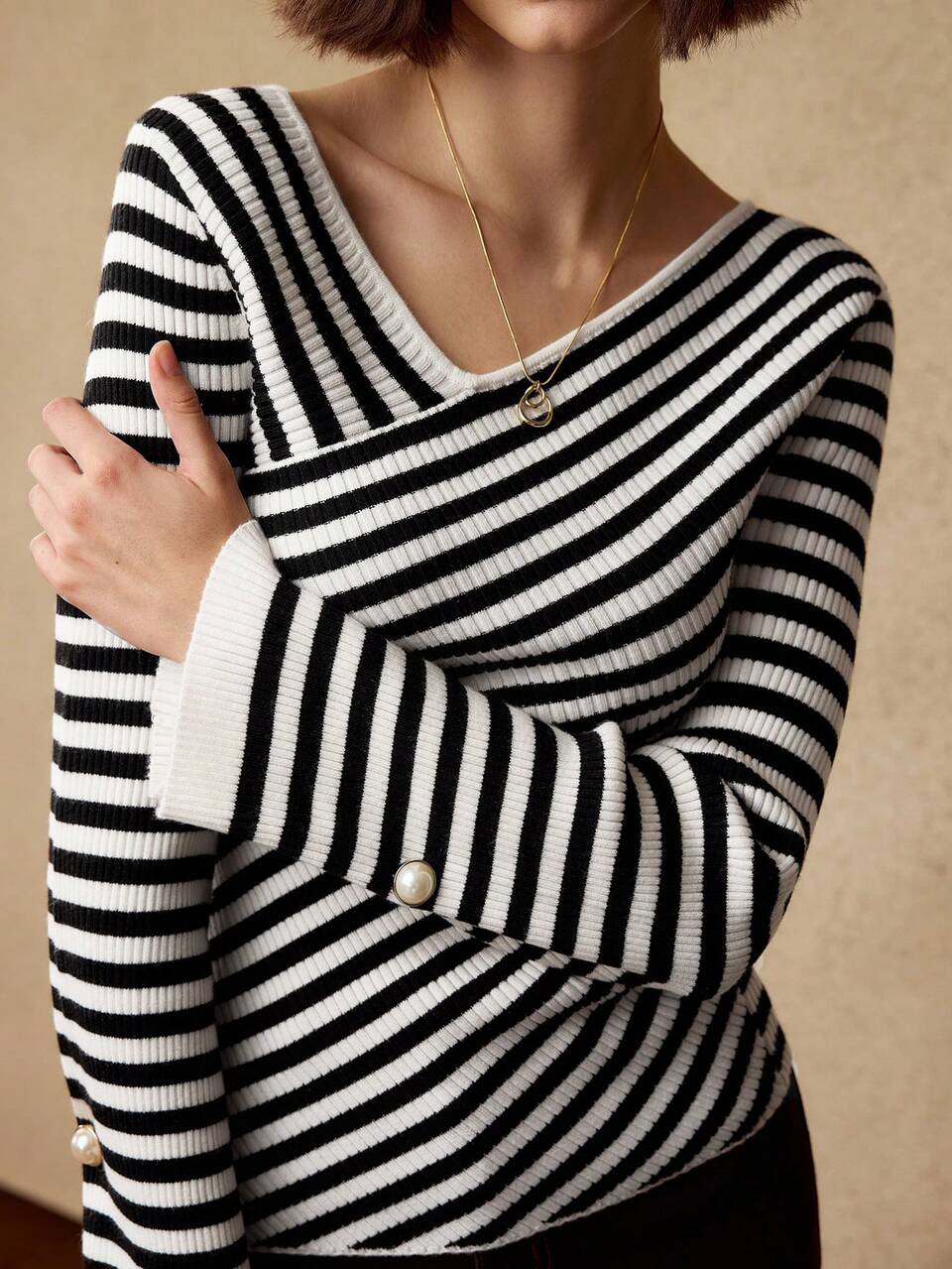 MOTF WOOL STRIPED PATTERN V-NECK SLIM FIT SWEATER