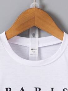 SHEIN Letni chłopięcy T-shirt z graficznym napisem i krótkimi spodenkami