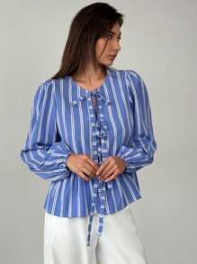 Aloruh 全新复古优雅蓝白条纹印花圆领前系带泡泡袖罩衫，百搭设计