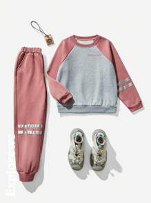SHEIN 2 件套 Tween Boy 撞色字母印花长袖上衣和松紧腰带口袋长裤套装 - 中紫紅色 - 查看 1