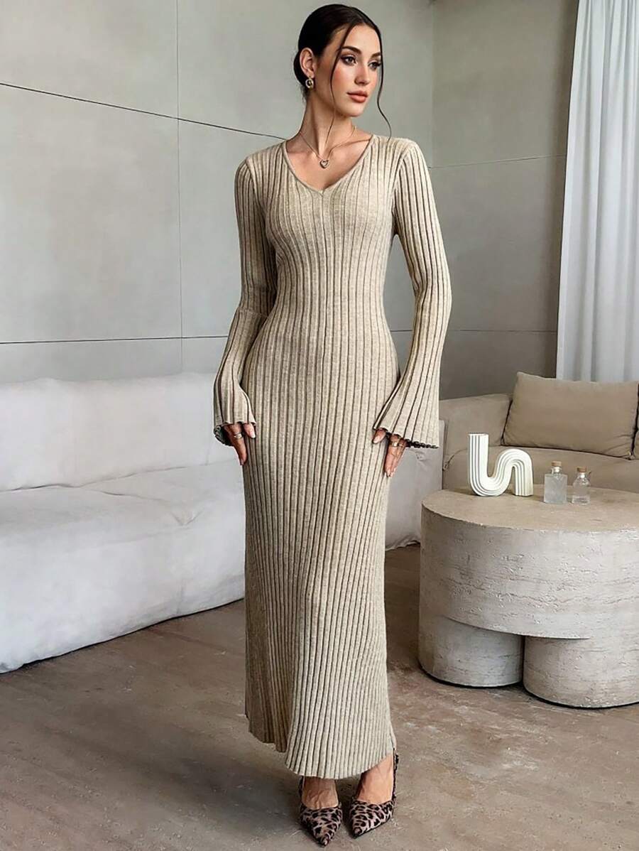 SHEIN Privé 女式卡其色 V 领喇叭袖长款毛衣连衣裙