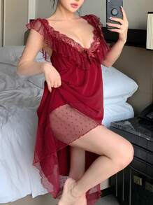 DAZY Vestido de tirantes con espalda descubierta, recortes de encaje y volantes en diseño de malla y encaje, un vestido romántico