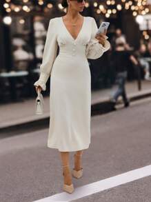 SHEIN Vestido ajustado de manga larga, elegante y sencillo, con cuello en V y decoración de botones