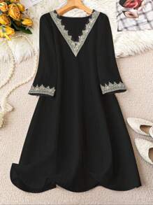 SHEIN LUNE Plus Size Casual V-Neck Dress With Gold Sequin Trim On Collar And Cuffs - Black - View 5