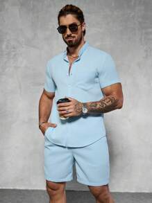 Manfinity CasualCool 2pcs Men's Simple Solid Textured Short Sleeve Shirt And Shorts Set, Casual
