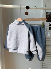 SHEIN 2 pièces Ensemble décontracté de survêtement en tissu peluche avec imprimé graphique lettres, col montant pour bébé garçon/fille, style universitaire. Pantalon à taille élastique. Convient pour le printemps, l'automne et l'hiver