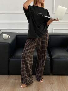 DAZY 宽松字母印花 T 恤和格子直筒裤 2 件套睡衣/家居服套装 - 黑色 - 查看 3