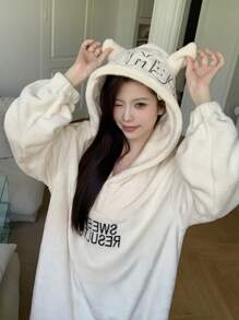 DAZY 舒适恶魔角装饰字母刺绣法兰绒超大连帽睡衣，保暖内衬，适合秋冬季穿着 - 白色 - 查看 2