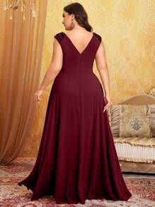Plus Size V-Neckline Dress With Shoulder Design, Elegant And Minimalistic High-End Embroidered Tulle And Pleated Maxi Evening Gown Bridesmaid Dress, Birthday Women Outfits, Graduation Dress, Formal Dress - Màu Đỏ Sâu - Xem 2