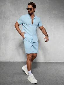 Manfinity CasualCool 2pcs Men's Simple Solid Textured Short Sleeve Shirt And Shorts Set, Casual