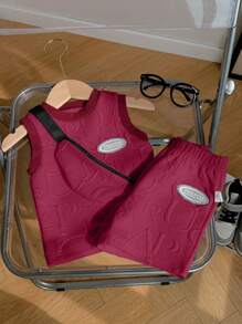 SHEIN Bộ 3 món/Bộ đồ liền quần không tay in chữ và hoa cho bé trai, kèm ba lô mini, thích hợp cho các buổi đi chơi, mùa xuân/hè - Màu Đỏ Sâu - Xem 3