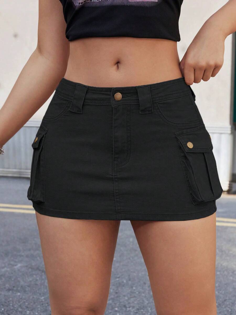 SHEIN EZwear Damska modna spódnica jeansowa mini cargo z kieszeniami z klapką, odpowiednia na letnie wyjścia - Czarne - Zobacz 1