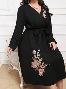 Modelyn 大码花卉刺绣 V 领交叉裹腰优雅长袖连衣裙长款晚礼服 - 彩色 - 查看 3