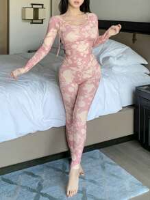 DAZY 花卉剪影印花拉绒面料修身睡衣套装，系带领，褶皱腰部设计