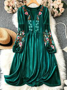 大码女式优雅花卉刺绣缺口领灯笼袖天鹅绒连衣裙，秋季 - 綠色 - 查看 1