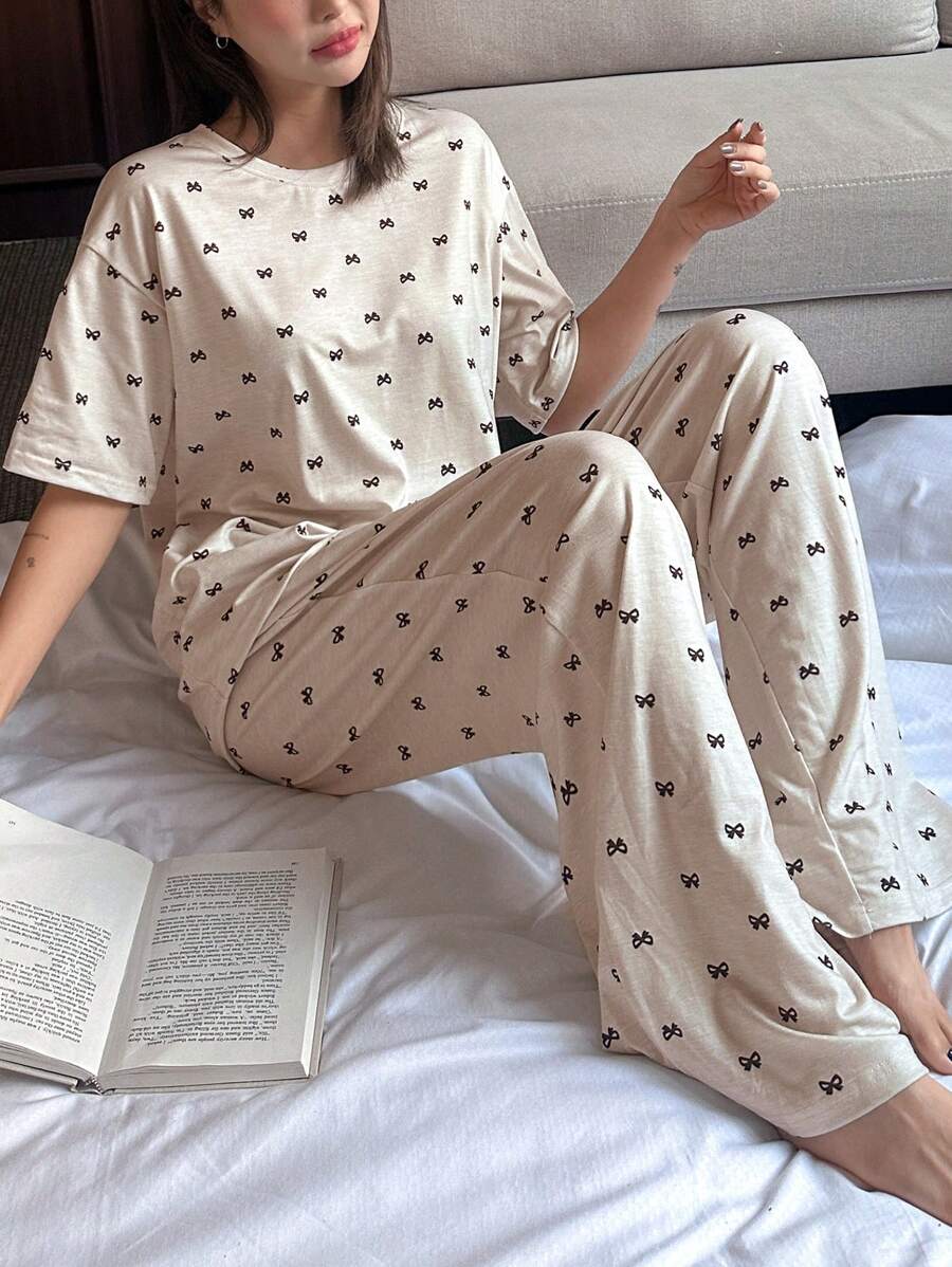 DAZY 2pcs Women Bow Allover Print Short Sleeve T-Shirt And Pants Casual Pajama Set