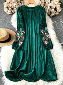 大码女式优雅花卉刺绣缺口领灯笼袖天鹅绒连衣裙，秋季 - 綠色 - 查看 2