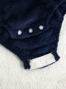 SHEIN 2 件套男婴舒适保暖简约棕熊刺绣长袖连帽连体衣和裤子家居服套装，羊毛 - 寶藍色 - 查看 8