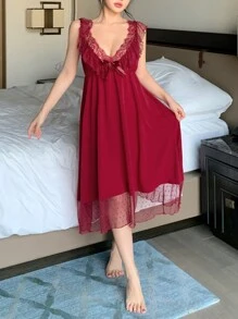 DAZY Vestido de tirantes con espalda descubierta, recortes de encaje y volantes en diseño de malla y encaje, un vestido romántico