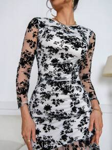 SHEIN Privé Women's Long Sleeve Crew Neck Fitted Dress, Casual Everyday Wear - Black and White - View 2