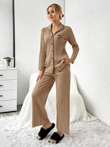 RueChic 2 Stücke Set offene Front Kontrastnaht Platzierter Slogan Muster Rippstrick Pyjamas